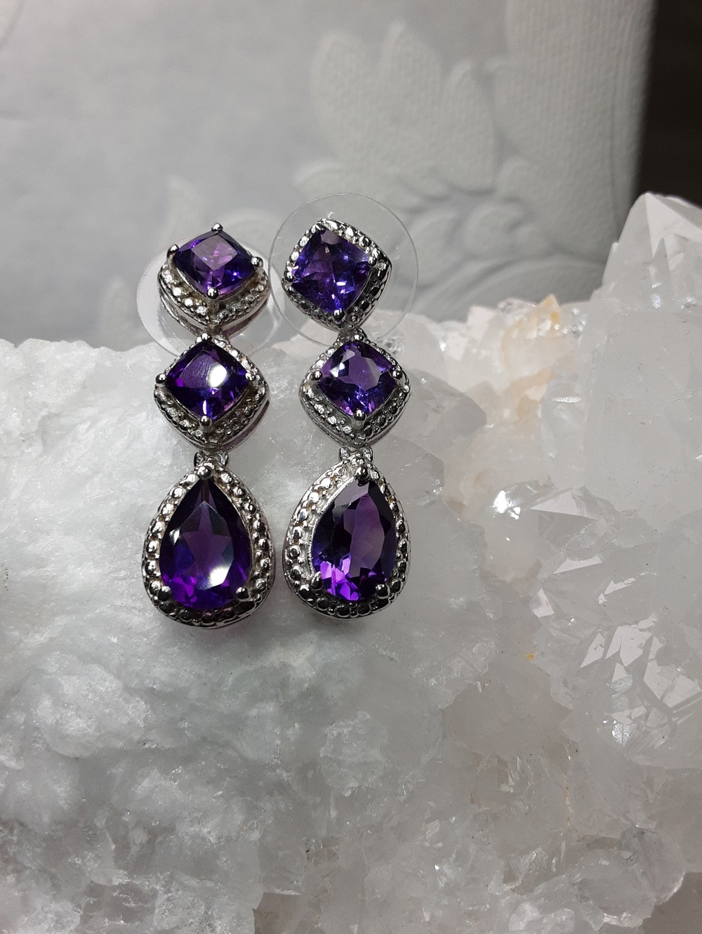 Chain. Amethyst drop earrings